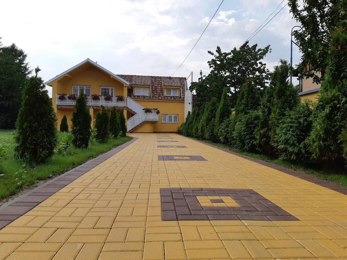 Golden House Apartments Čačak Buitenkant foto