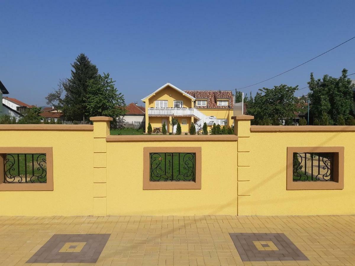 Golden House Apartments Čačak Buitenkant foto