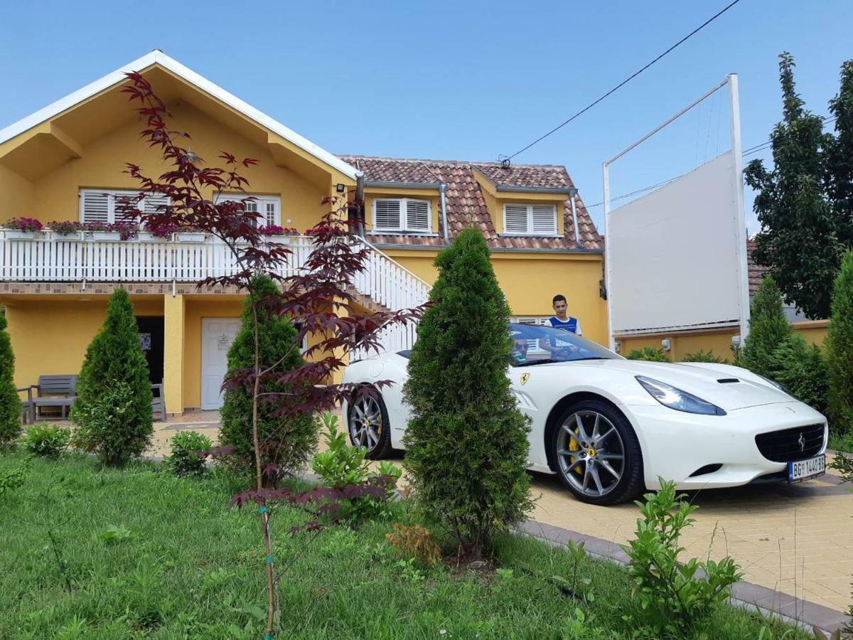 Golden House Apartments Čačak Buitenkant foto